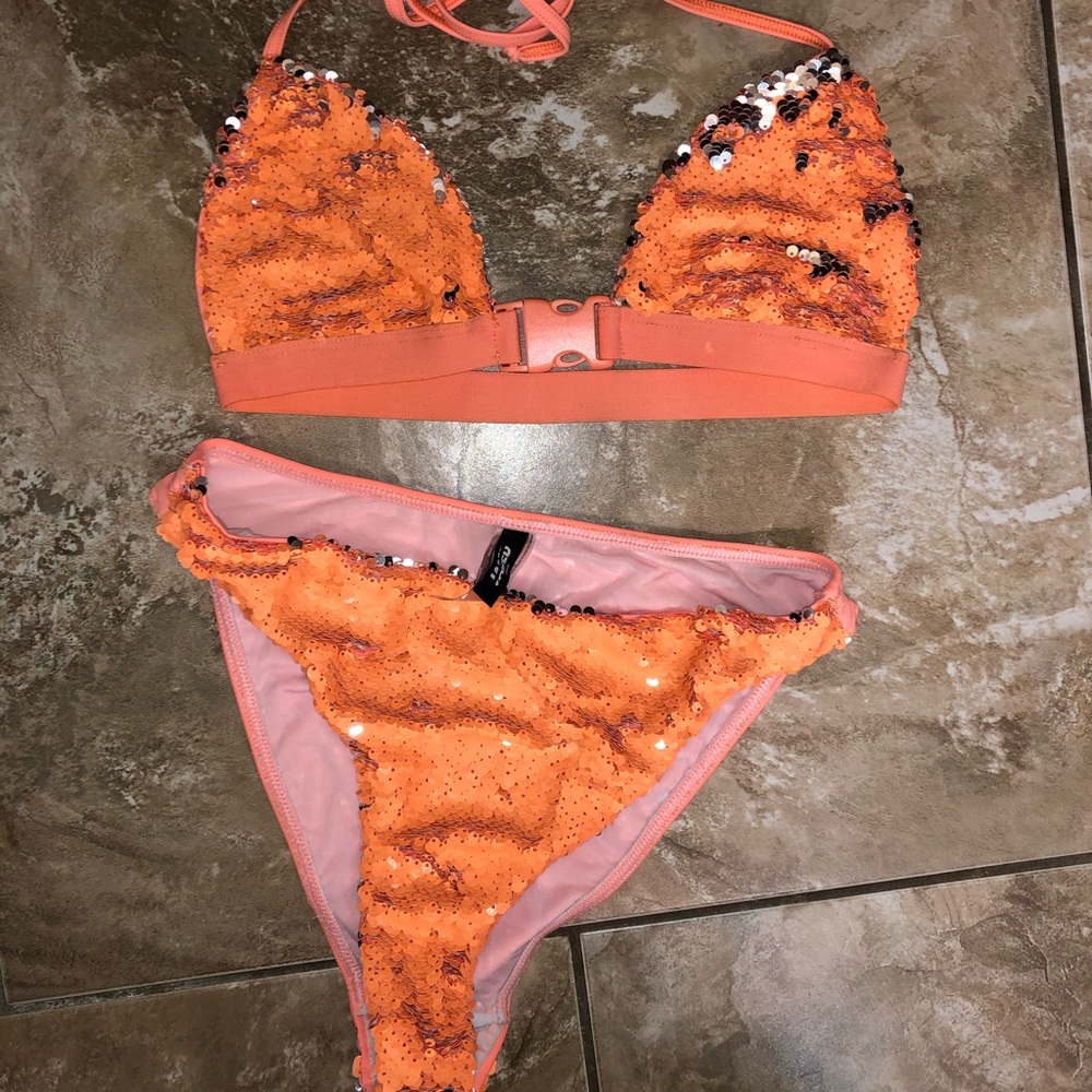 Reversible Dollskill Set, Worn Once! - image 1